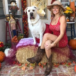 Meet your Posher, Jamie Lynn🧜🏼‍♀️🦄🐶🐾🧡💛